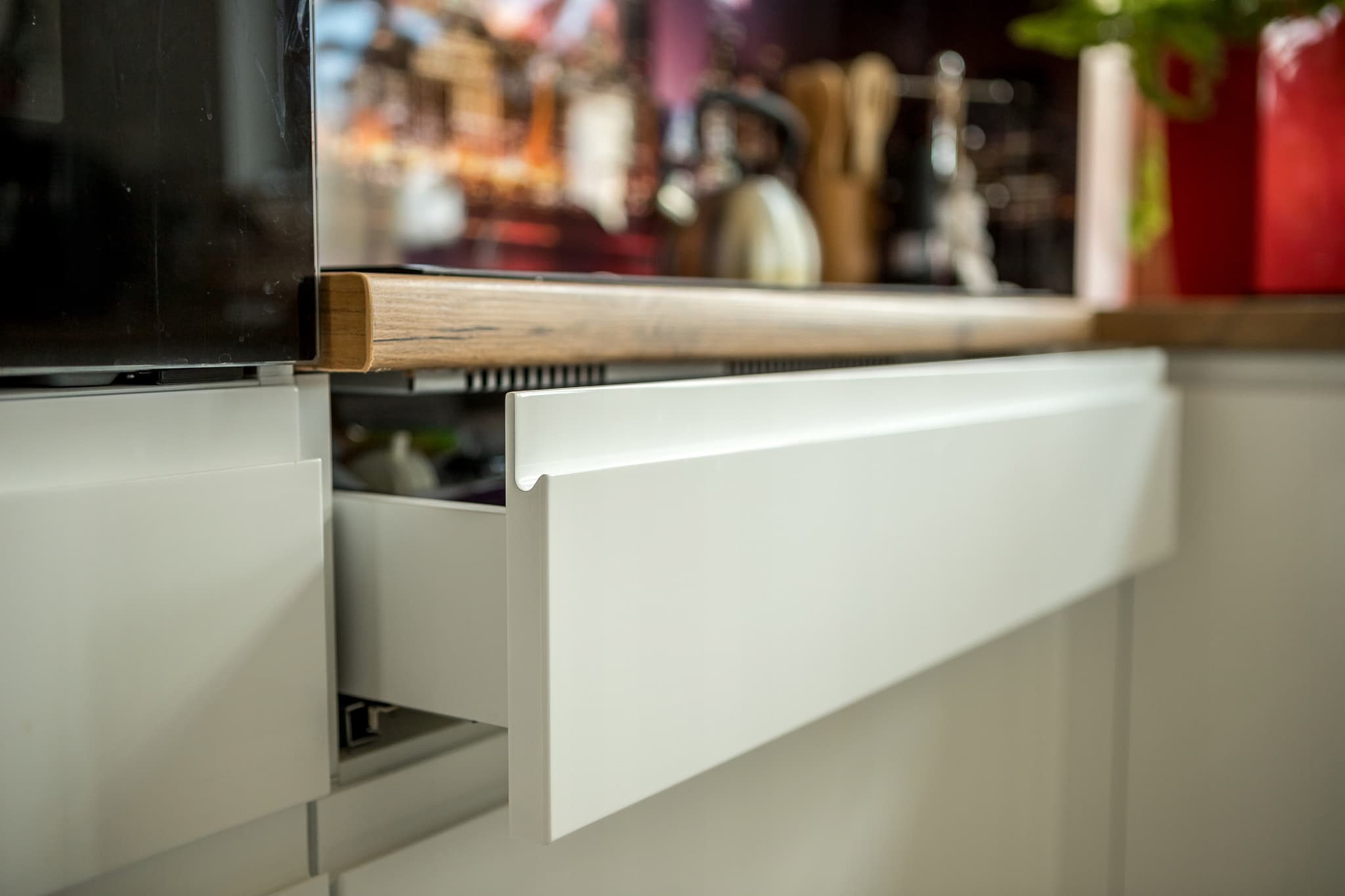 Elegant lacquered front 1